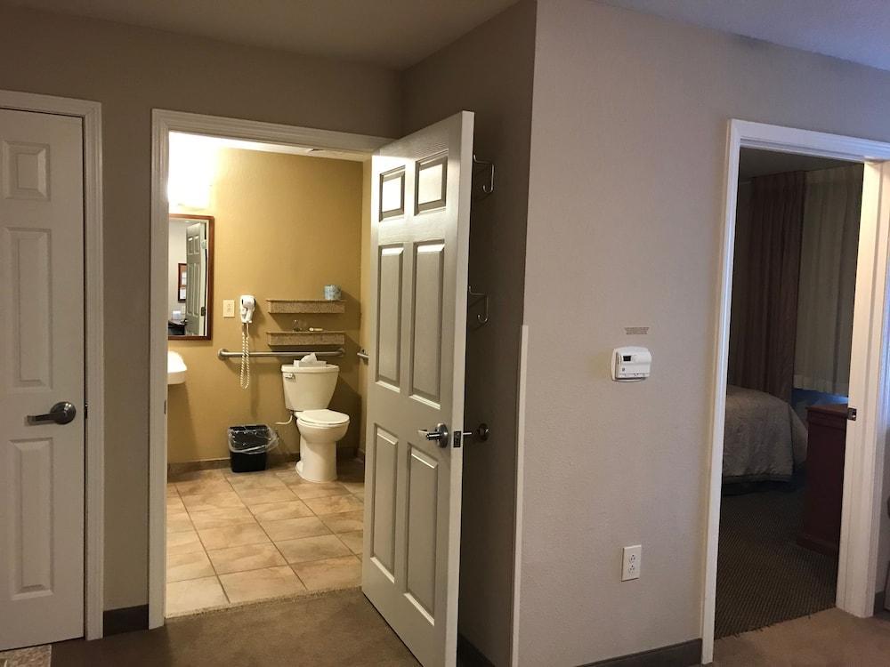Candlewood Suites Kansas City Airport Εξωτερικό φωτογραφία