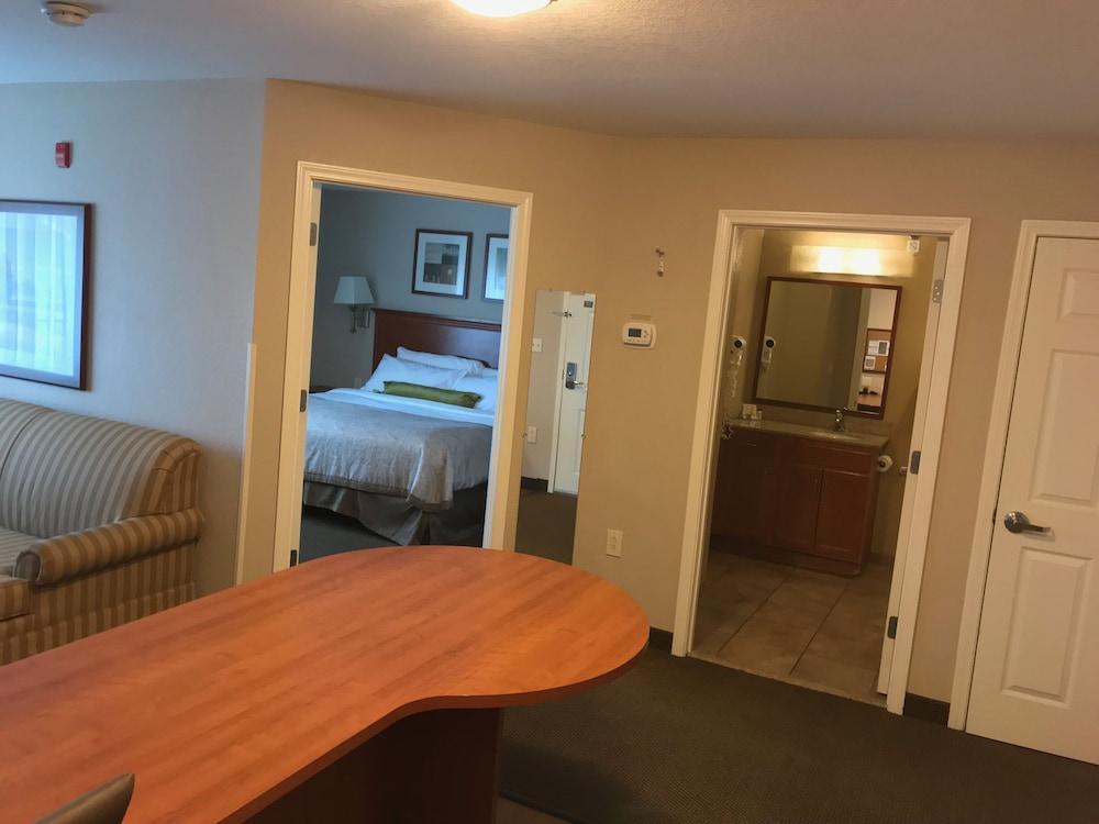 Candlewood Suites Kansas City Airport Εξωτερικό φωτογραφία