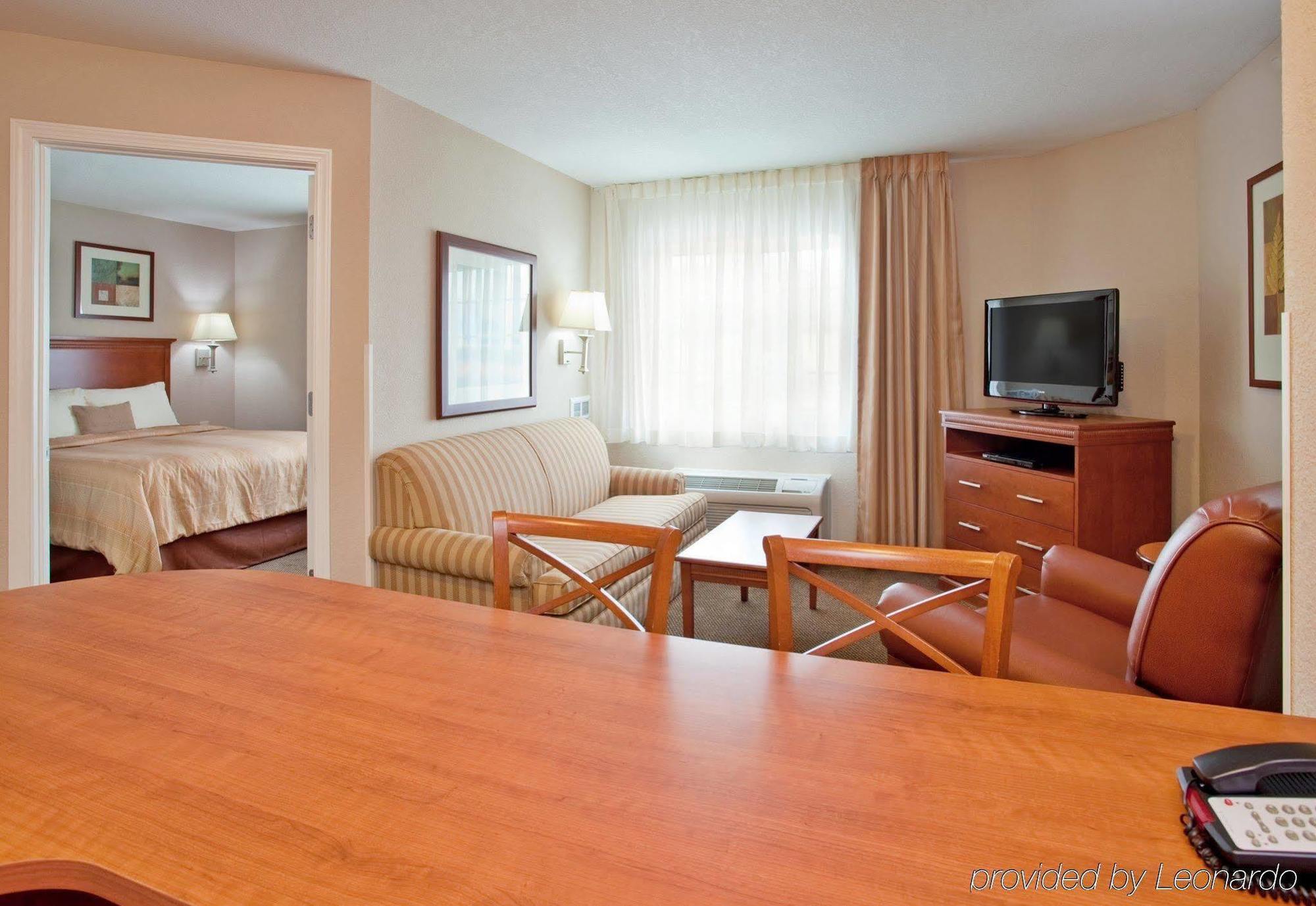 Candlewood Suites Kansas City Airport Δωμάτιο φωτογραφία