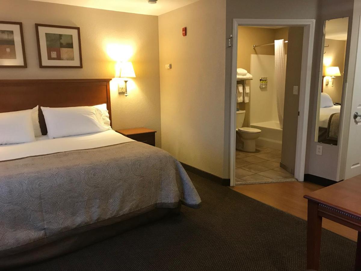 Candlewood Suites Kansas City Airport Εξωτερικό φωτογραφία